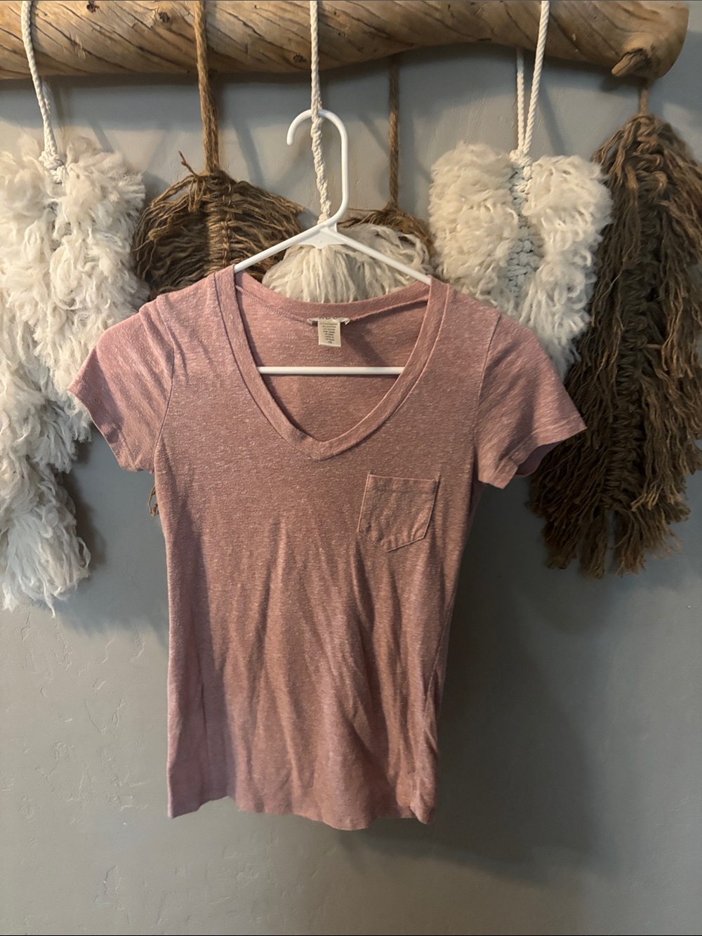 Women’s V-Neck Pocket Tee - Heather Mauve